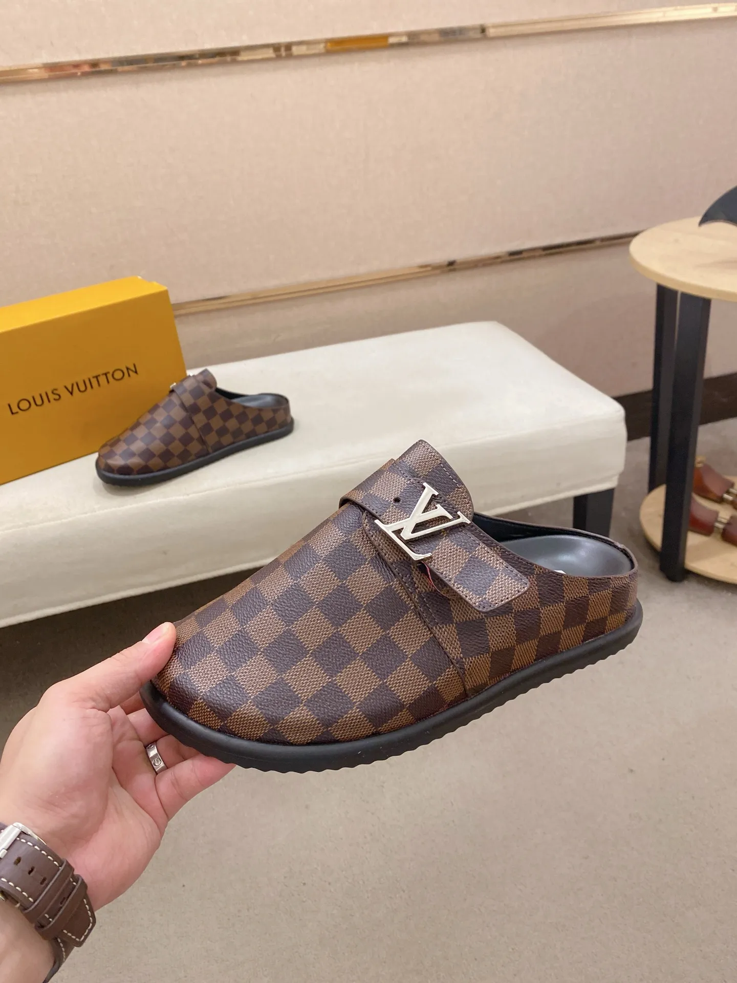 Men's shoes 💰: 360💰Made by LV🔍Top purchasing agents, men's spring and summer slippers are synchronized in the counters. The uppers are made of imported materials from Italy with logo graphics and high-quality craftsmanship. The soles: original soles specially provided by the original factory. The exclusive movable molded soles are super comfortable. Original goods follow the order, 🔍🔍high quality, you can enter and exit the counter at will. Welcome to compare, code number 38-44.